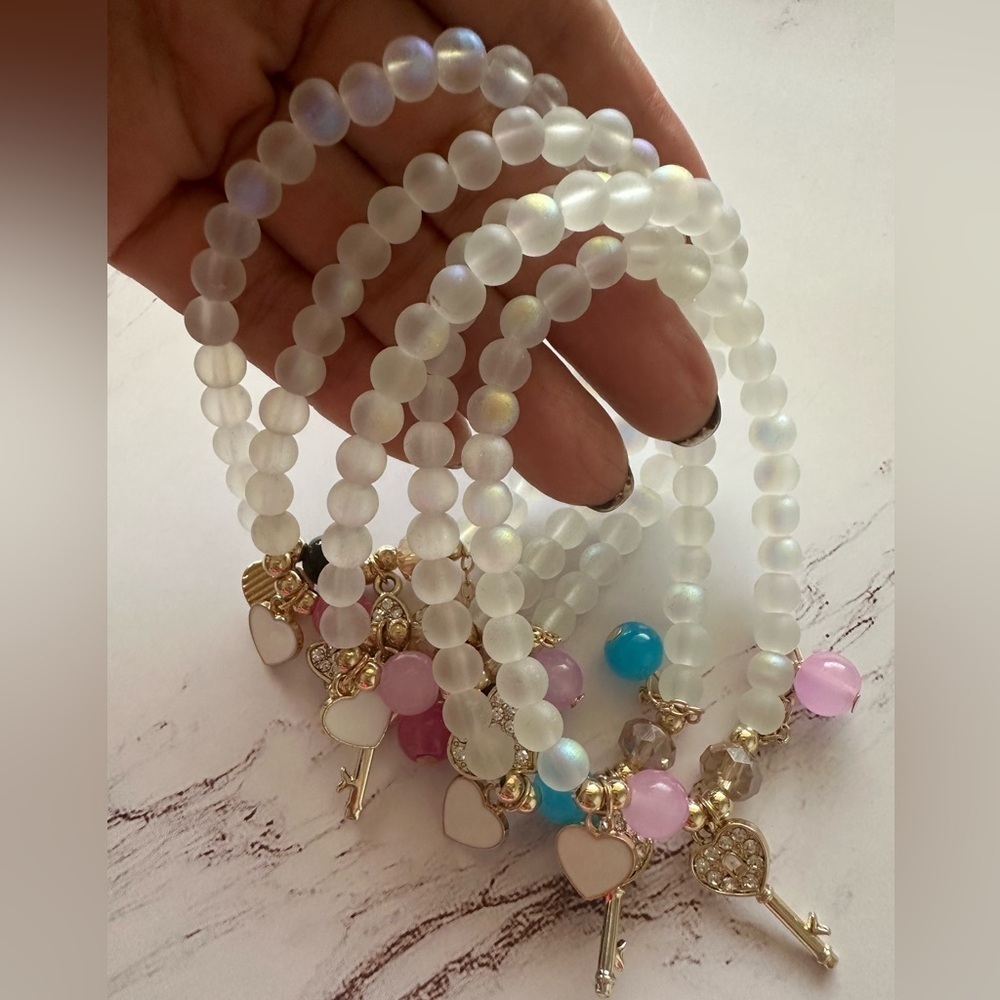 Chic 5 Pcs White Glass Dangling Charms Beaded Bracelet Set Brand New